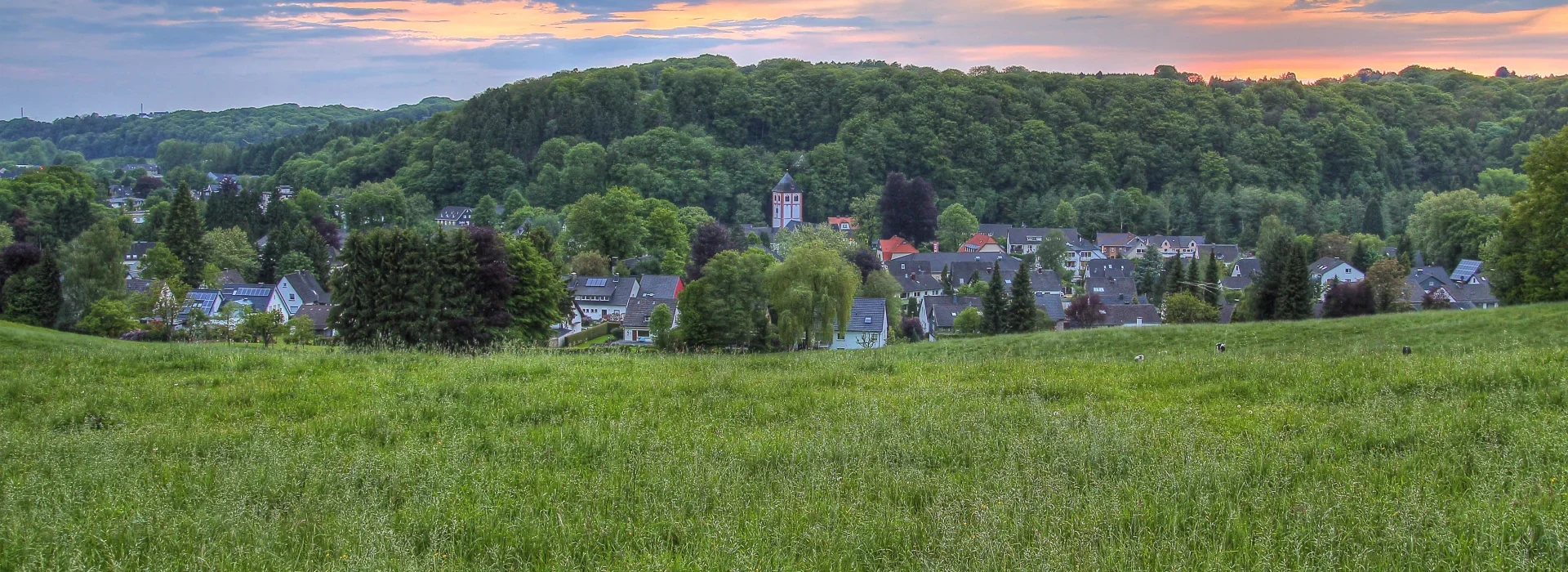 Blick auf den Ortskern von Odenthal und die umgebende Landschaft
