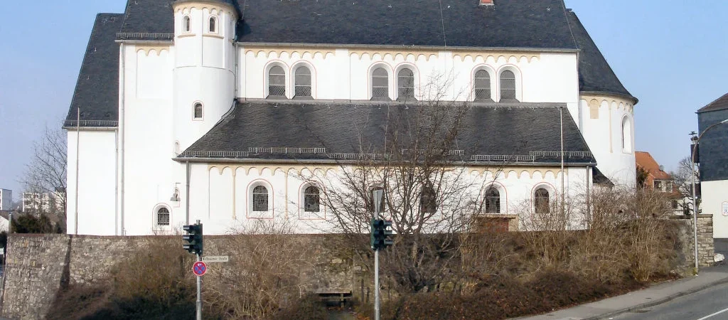 St.-Clemens-Kirche im Ortskern von Paffrath